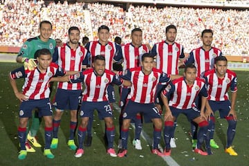 Así lució el 11 inicial de Chivas que ganó el título de Liga MX ante Tigres en el Clausura 2017.