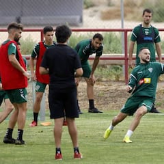 Pacheta perfila la estrategia para el regreso del Elche