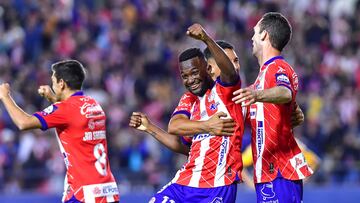 Vitor Ferreira -Vitinho- celebrates his goal 3-0 with Leonardo Bonatini of San Luis during the Quarter final first leg round match between Atletico de San Luis vs Tigres UANL as part of the Liga BBVA MX, Torneo Apertura 2024 at Alfonso Lastras Stadium on November 28, 2024 in San Luis Potosi, Mexico.