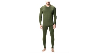 El set de ropa térmica para hombre que es un éxito en Amazon: camiseta y pantalón en cinco colores