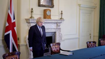 HANDOUT - 23 March 2021, United Kingdom, London: UK Prime Minister Boris Johnson observes a minute's silence in the Cabinet Room of No10 Downing Street during the National Day of Reflection on the anniversary of the first national lockdown to prevent the spread of coronavirus. Photo: Andrew Parsons/No10 Downing Street/dpa - ATTENTION: editorial use only and only if the credit mentioned above is referenced in full
Andrew Parsons/No10 Downing Stre / DPA
23/03/2021 ONLY FOR USE IN SPAIN