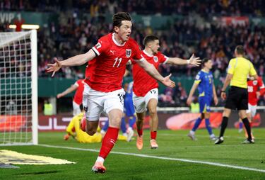 Gregoritsch, ariete dede 1,93 metros de altura, estiró su alargada pierna izquierda para aprovechar un rechace y empatar el encuentro tras el gol del bosnio Haris Tabakovic en el minuto 11 de encuentro.