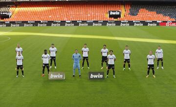 El once inicial del Valencia. 




















