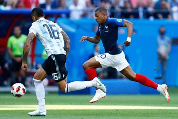 Jugada del penalti de Marcos Rojo a Kylian Mbappe.