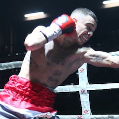 Jonfer arrolla a Arévalo en tres asaltos en su debut en el ligero