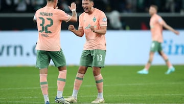 SINSHEIM, GERMANY - OCTOBER 07:  Marco Friedl and Milos Veljkovic of Werder Bremen celebrate after the Bundesliga match between TSG Hoffenheim and SV Werder Bremen at PreZero-Arena on October 07, 2022 in Sinsheim, Germany. (Photo by Christian Kaspar-Bartke/Getty Images)