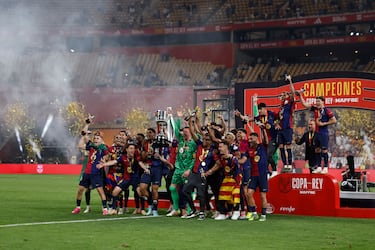 El conjunto azulgrana consigue el trofeo de Copa número 33 tras ganar al Real Madrid 3-2.