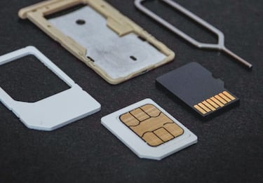 El iPhone 15 Pro llegaría sin bandeja para introducir la SIM