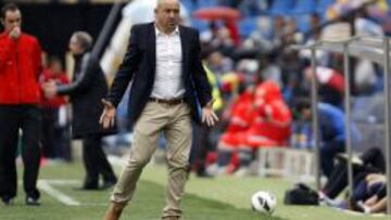 El entrenador de la Deportiva, Claudio Barrag&aacute;n.