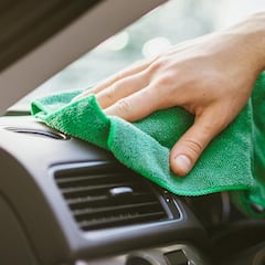 Este limpiador para el coche es todo en uno: efectivo y perfumado