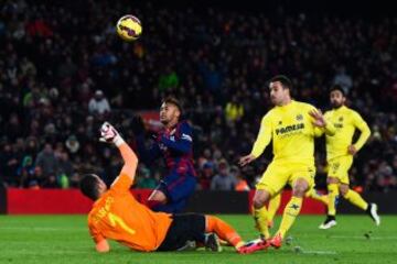 Neymar y Sergio Asenjo.
