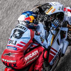 Álex Márquez se olvida de “una moto traidora”