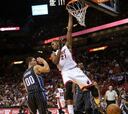 Whiteside y Wade hacen que los Heat aún crean en un milagro