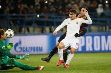 Roma's Cengiz Under scores against Shakhtar Donetsk.