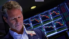 Should you cash out if the stock market fall is affecting you? Here are some tips by expert economists