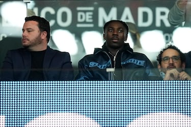 En enero de 2024, ante la inminente salida de Ángel Correa del Atlético de Madrid, el club madrileño se lanzó a por Moise Kean. El delantero italiano estaba pasando por una mala racha en la Juventus, además, una lesión en la tibia le tenía apartado desde diciembre. La operación para llevar al italiano al Atleti finalmente se precipitó después de que los médicos colchoneros considerarán que su recuperación podría tardar mucho más de lo previsto. Finalmente Moise no volvió a los terrenos de juego hasta el 10 de marzo, aunque aquella temporada no consiguió levantar el rendimiento. 
