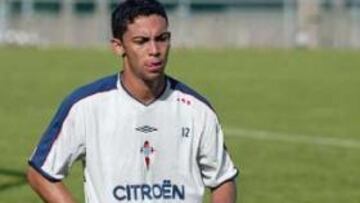 <B>CUENTA PARA VÁZQUEZ.</B> El brasileño fichó por el club vigués para ser cedido, pero ha conseguido formar parte de la plantilla celeste.