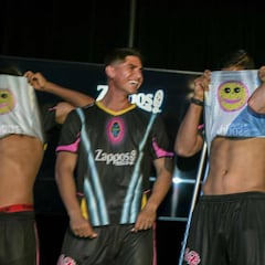 Las Vegas Lights Football Club incluyen una smile face en su jersey
