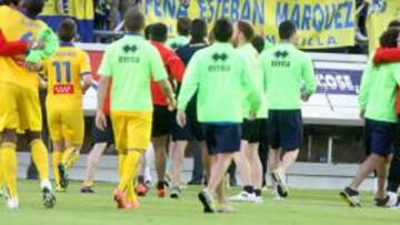 <b>CELEBRACIÓN. </b>Los jugadores brindaron la victoria al público