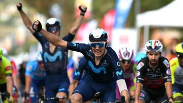 El ciclista del Movistar Alex Aranburu Deba celebra su victoria en la segunda etapa del Tour du Limousin.