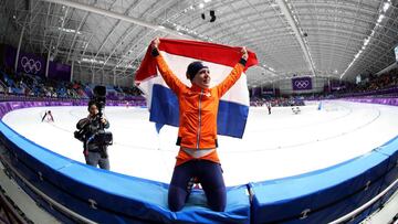 Ireen Wust celebra su victoria.