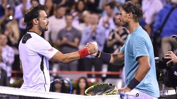 Fabio Fognini felicita a Rafa Nadal por su victoria en la Rogers Cup en el IGA Stadium de Montreal, Quebec, Canad&aacute;.