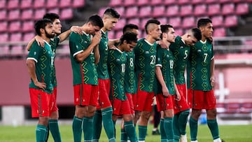 Jugadores de México durante la ronda de penaltis contra Brasil