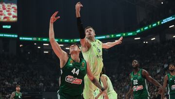 Konstantinos Mitoglou durante el partido de la 13ª jornada de Euroliga entre el Panathinaikos Atenas y el FC Barcelona en el OAKA Basket.