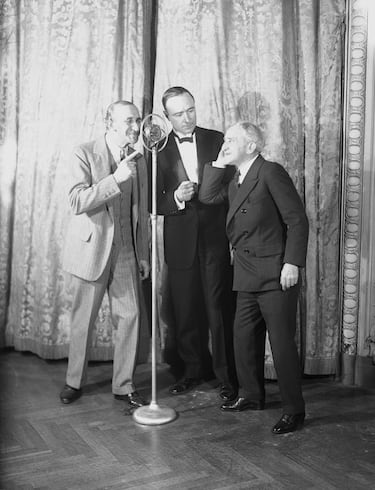 The National Broadcasting Company (NBC) es una de las cadenas estadounidenses de televisión más grandes del mundo. Tiene su sede central en Nueva York. Se fundó en septiembre de 1926 y sus propietarios eran RCA (con un 50%), General Electric (con un 30%), y Westinghouse (con un 20%). Comenzó oficialmente sus emisiones el 15 de noviembre de ese mismo año. Con el paso de los años se ha convertido en una de las redes de medios más influyentes del siglo XX.