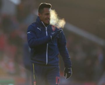 Alexis S&aacute;nchez jug&oacute; todo el partido y pese a algunas buenas jugadas, no pudo ayudar al Arsenal que pag&oacute; caro el p&eacute;simo primer tiempo.