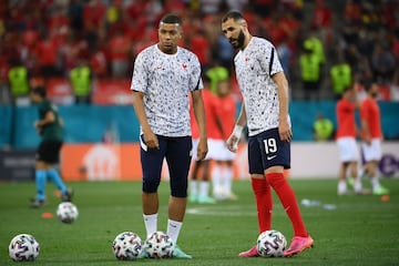 En la Euro 2020, Karim Benzema volvió a la Selección de Francia tras 5 años apartado por motivos extradeportivos. Junto a Antoine Griezmann formaron una delantera temible pero cayeron eliminados en octavos de la Euro.