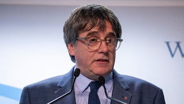 El expresidente de la Generalitat y eurodiputado de Junts, Carles Puigdemont, comparece en una rueda de prensa para explicar los detalles del acuerdo de investidura con el PSOE, en el Parlamento Europeo, a 9 de noviembre de 2023, en Bruselas (Bélgica). PSOE y Junts han cerrado un acuerdo para investir al presidente del Gobierno en funciones y candidato socialista a la reelección, Pedro Sánchez. El pacto incluye la amnistía y casos de ‘lawfare’, término con el que los dirigentes independentistas se refieren a lo que consideran una persecución por parte de jueces y magistrados por motivos políticos. El anuncio llega días después de largas negociaciones entre ambas formaciones, que desde el pasado 2 de noviembre se han centrado en desencallar algunas diferencias en el redactado de la ley de amnistía y en definir su alcance.
09 NOVIEMBRE 2023;BRUSELAS;BELGICA;PSOE;JUNT;PUIGDEMONT;AMNISTÍA
Europa Press
09/11/2023