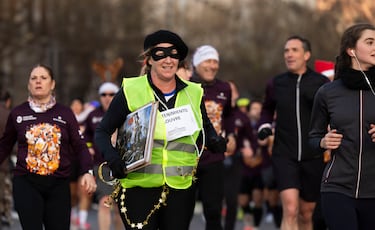Mucho humor, alegría y disfraces en la carrera popular de la San Silvestre Vallecana. 