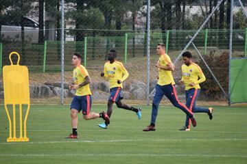 La Selección Colombia entrenó con todos los convocados pero perdió a Santiago Arias por lesión.