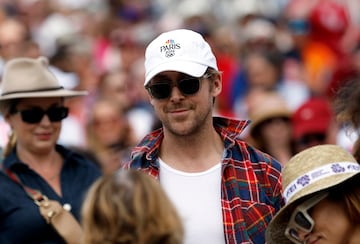 El actor canadiense Ryan Gosling asiste al Gran Premio Individual de estilo libre de las competiciones ecuestres en los Juegos Olímpicos de París 2024, en el Castillo de Versalles.