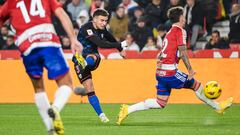 Pedrosa dispara en su gol al Granada.