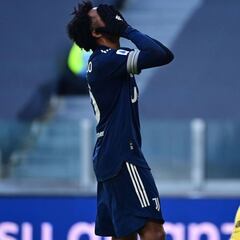 Portero de Bologna bromea con Szczesny por acción con Cuadrado