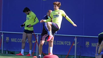 Riqui Puig, en un entrenamiento del Barça.