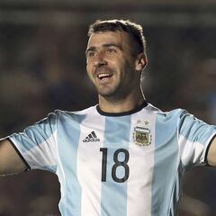 Lucas Pratto desea volver a Argentina y se aleja del América