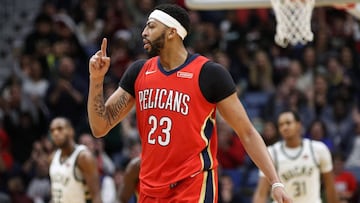 Anthony Davis, ala-p&iacute;vot de los New Orleans Pelicans, durante un partido contra los Milwaukee Bucks.