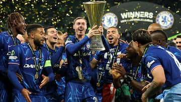 WROCLAW, POLAND - MAY 28: Cole Palmer of Chelsea lifts the UEFA Conference League trophy after his team's victory in the UEFA Conference League Final 2025 between Real Betis Balompie and Chelsea FC at Stadion Wroclaw on May 28, 2025 in Wroclaw, Poland. (Photo by Richard Heathcote/Getty Images)
SUPLEMENTO MUNDIAL DE CLUBES 2025
PUBLICADA 14/06/25 ESPECIAL16 4COL