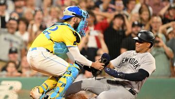 BOSTON, MASSACHUSETTS - JULY 27: Connor Wong #12 of the Boston Red Sox tags Juan Soto #22 of the New York Yankees out at home during the eighth inning at Fenway Park on July 27, 2024 in Boston, Massachusetts. Brian Fluharty/Getty Images/AFP (Photo by Brian Fluharty / GETTY IMAGES NORTH AMERICA / Getty Images via AFP)