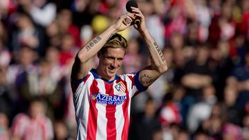 El deseo de la afición se hace realidad y Fernando Torres vuelve al Atlético, que aprovecha su poca participación en Milán para intercambiarle por Cerci. El regreso del hijo pródigo fue el mejor regalo de Reyes para muchos atléticos, que no dudaron en llenar el Vicente Calderón el 4 de enero de 2015 en su presentación oficial. Unas 45.000 personas coparon las gradas del antiguo estadio rojiblanco para volver a ver a su niño con la camiseta atlética. En sus tres temporadas y media fue una pieza importante para Simeone, siempre iniciando el curso de teórico suplente, pero acabando haciéndose con el puesto incluyendo en la final de Champions de 2016. Sus dos primeros goles en su vuelta fueron al Real Madrid en el Santiago Bernabéu. Disputa 160 partidos y consigue 38 goles, dos de ellos en una despedida que ya es historia del Metropolitano. A la par firmó una cesión de seis meses Cani, llegada sorpresa que prácticamente no tuvo protagonismo. Jugó seis partidos y tuvo su gran oportunidad con su titularidad en octavos de Champions ante el Bayer Leverkusen. 