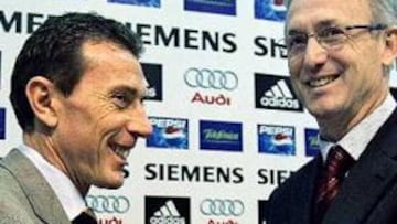 <B>EFUSIVOS.</B> Así de contentos se mostraban Butragueño y Floro en la presentación de este último.