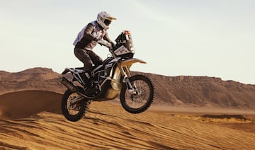 El Rally de Marruecos ha cumplido el papel de preparación para el Dakar. Audi y BRX no han acudido por lo que hay grandes ausencias como las de Sainz, Peterhansel, Roma y Loeb. Hay 2.656 kilómetros de recorrido (1.633 cronometrados) alrededor de Zagora repartidos en cinco etapas.