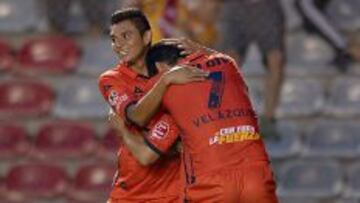 Juan Pablo 'Chato' Rodríguez celebra con sus compañeros el primer gol