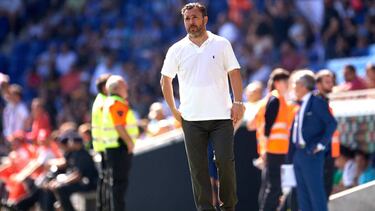 BARCELONA, SPAIN - SEPTEMBER 29: Head Coach Sergio Gonzalez of Real Valladolid CF looks on during the Liga match between RCD Espanyol and Real Valladolid CF at RCDE Stadium on September 29, 2019 in Barcelona, Spain. (Photo by Alex Caparros/Getty Images)