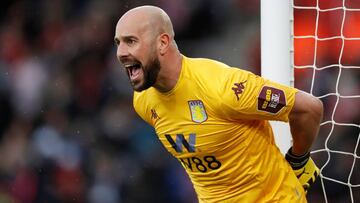 Reina, con el Aston Villa.