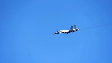 FILE PHOTO: A Chinese Shenyang J-15 fighter aircraft flies near China's Shandong aircraft carrier, over Pacific Ocean waters, south of Okinawa prefecture, Japan, in this handout photo taken April 15, 2023 and released by the Joint Staff Office of the Defense Ministry of Japan April 17, 2023. Joint Staff Office of the Defense Ministry of Japan/HANDOUT via REUTERS ATTENTION EDITORS - THIS IMAGE WAS PROVIDED BY A THIRD PARTY.  MANDATORY CREDIT./File Photo