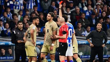 Spanish referee Pablo Gonzalez Fuertes (C) gives a red card to Almeria's Colombian forward Luis Suarez (R) during the Spanish league football match between Real Sociedad and UD Almeria at the Reale Arena stadium in San Sebastian on May 23, 2023. (Photo by ANDER GILLENEA / AFP)